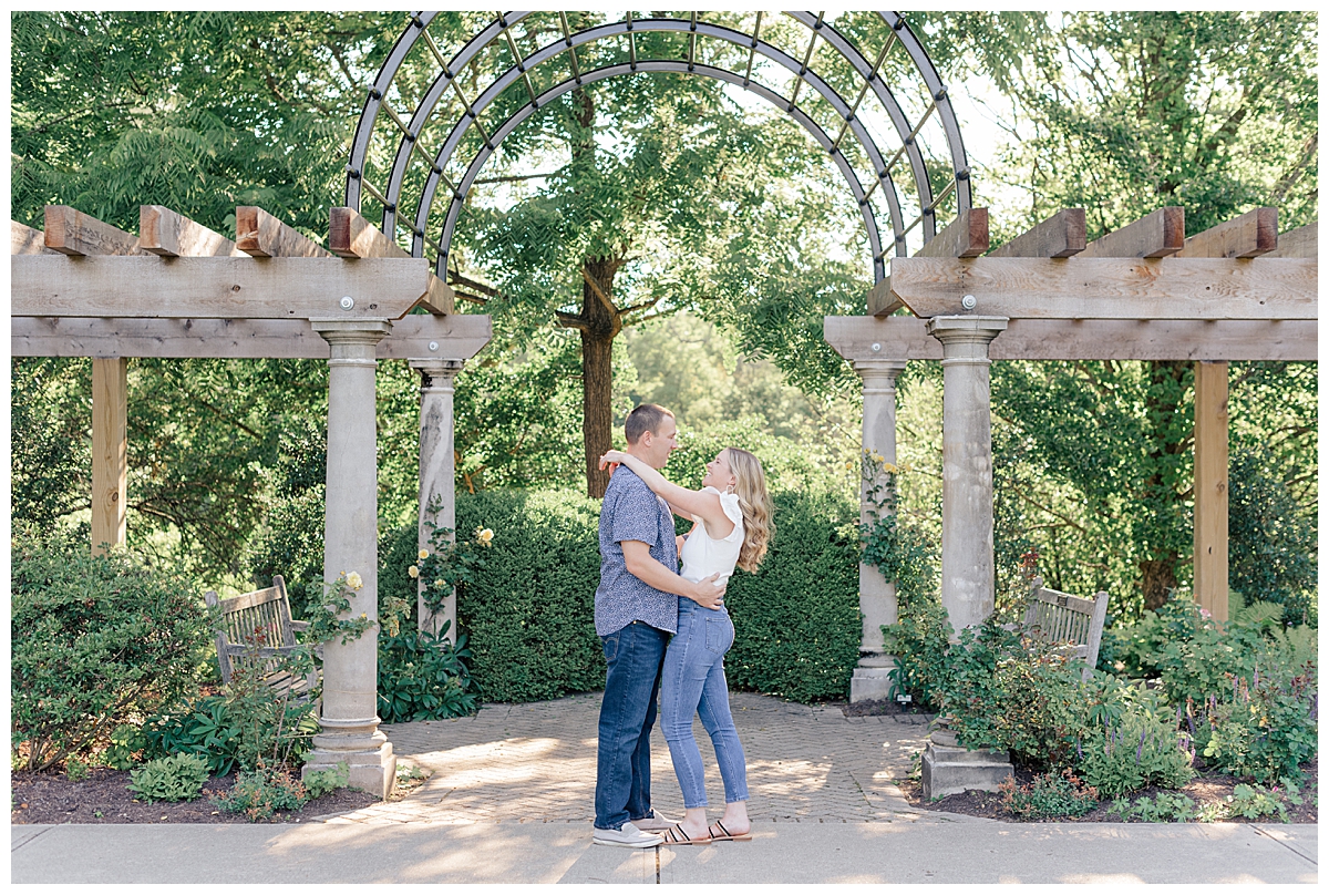 couple hugging in cincinnati, ohio at ault park photographed by cincinnati wedding photographer ashleigh grzybowski