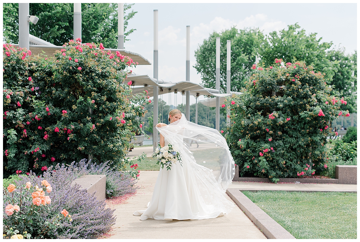 Bridal pictures at Smale Riverfront Park in Cincinnati, Ohio at Anderson Pavilion wedding